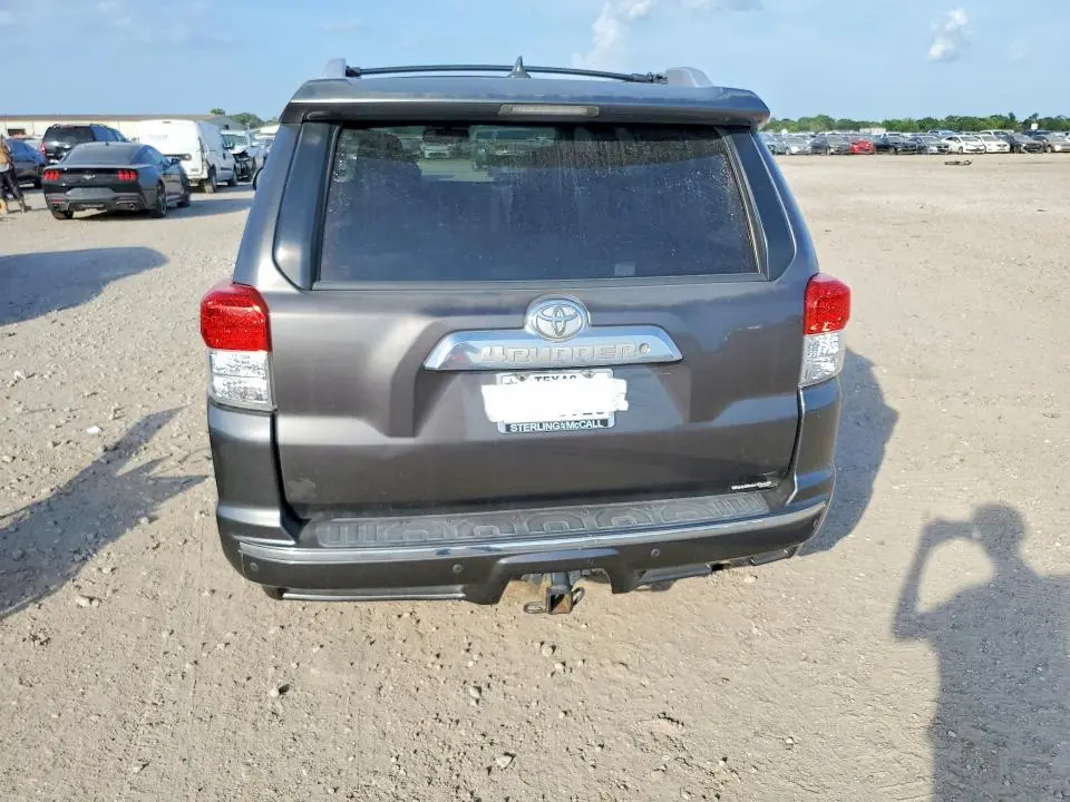 2011 TOYOTA 4RUNNER SR5  