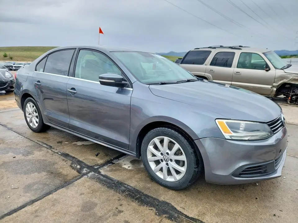 2013 VOLKSWAGEN JETTA SE  