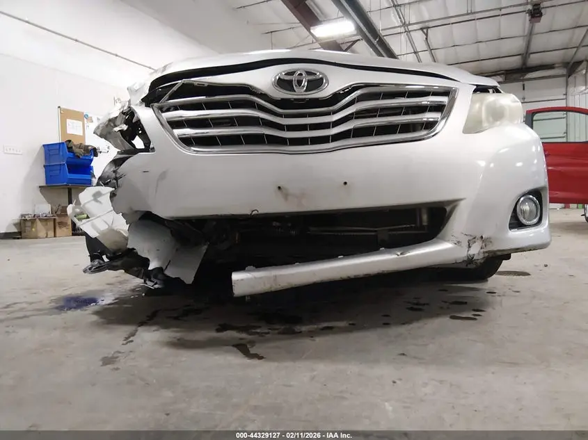 2011 TOYOTA CAMRY XLE V6