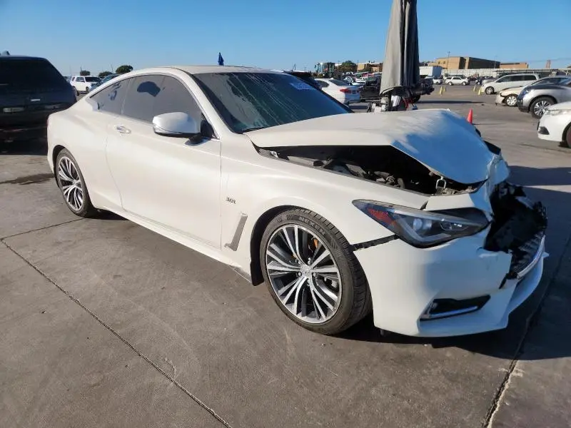 2018 INFINITI Q60 LUXE 300  