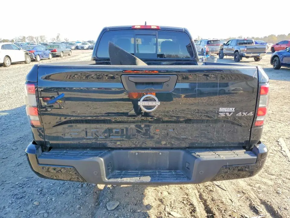 2022 NISSAN FRONTIER SV  