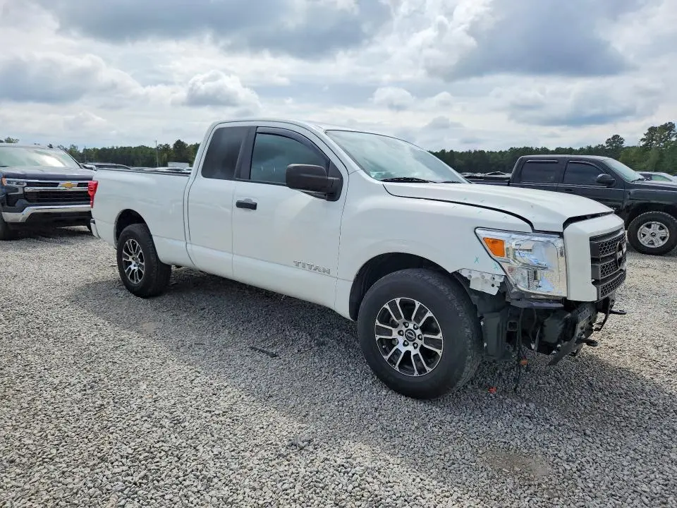 2024 NISSAN TITAN SV  