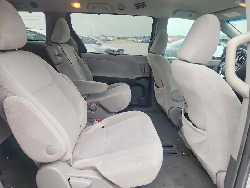 2015 TOYOTA SIENNA LE  
