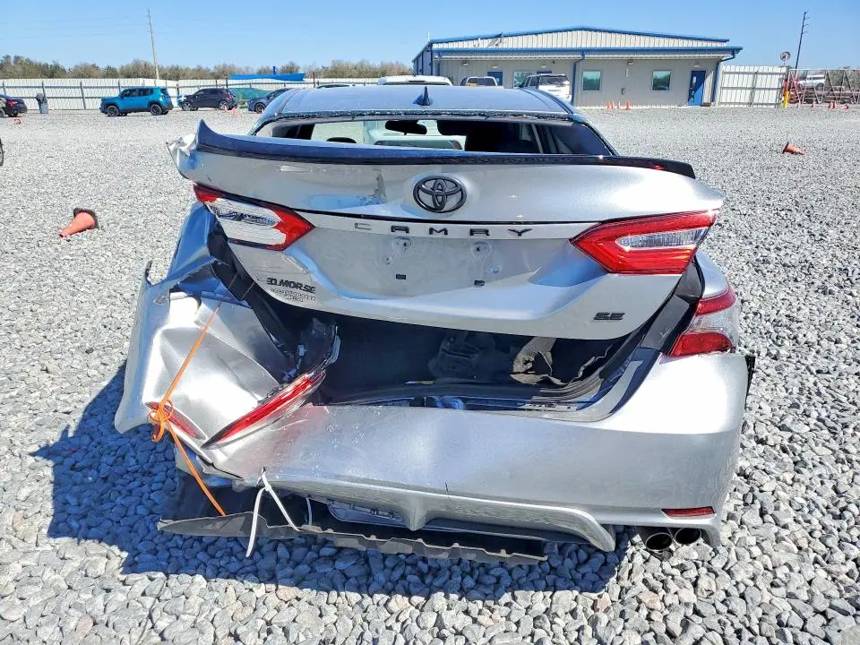 2019 TOYOTA CAMRY SE  