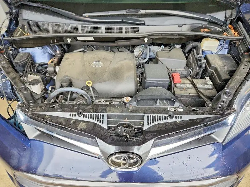2018 TOYOTA SIENNA XLE 8-PASSENGER  