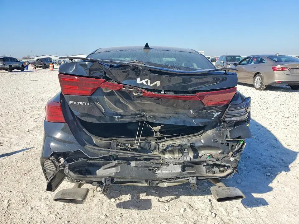 2023 KIA FORTE GT  