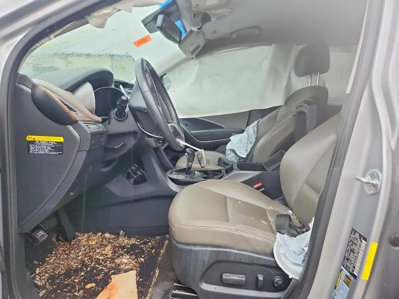 2017 HYUNDAI SANTA FE SE  