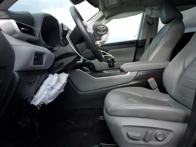 2022 TOYOTA HIGHLANDER XLE  