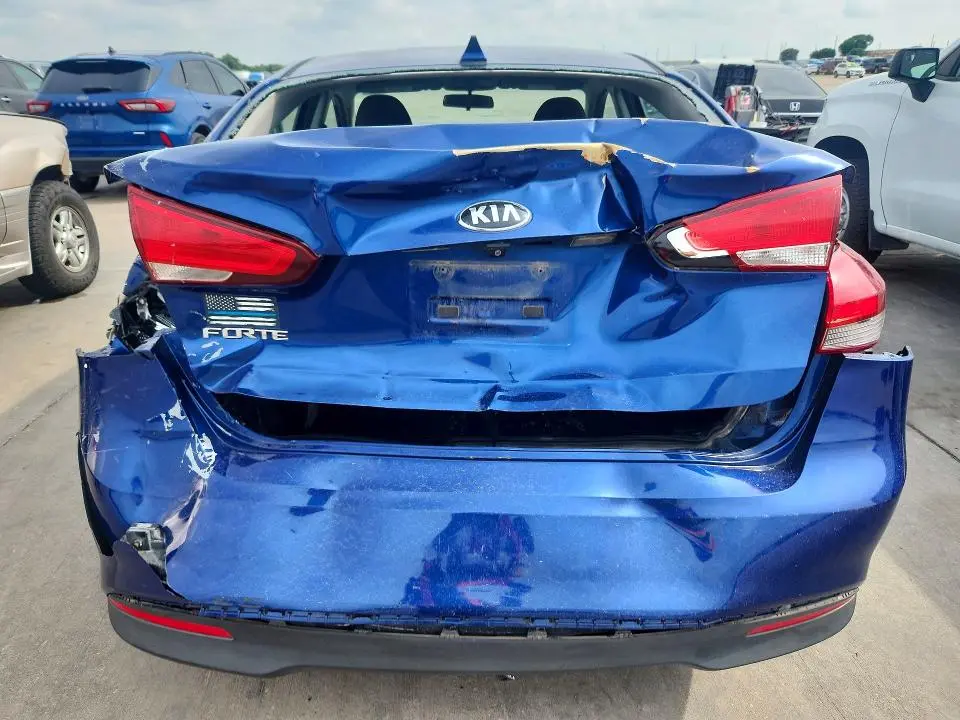 2018 KIA FORTE LX  