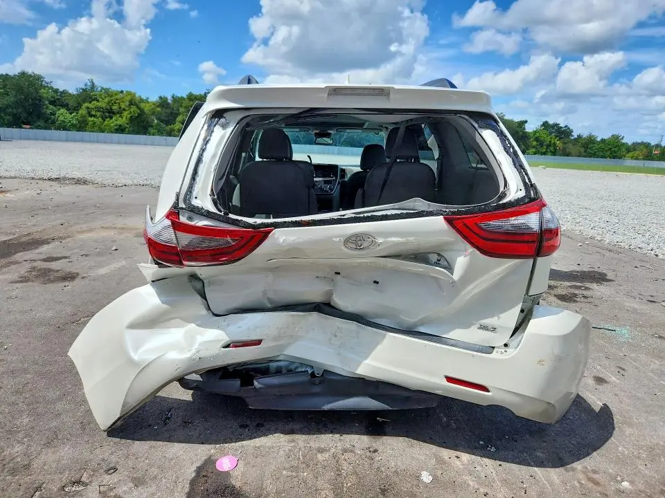 2020 TOYOTA SIENNA XLE 8-PASSENGER  