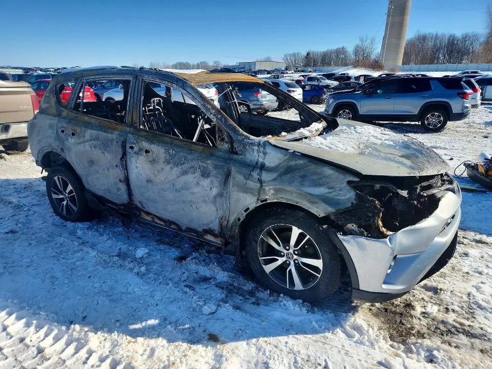 2017 TOYOTA RAV4 XLE  