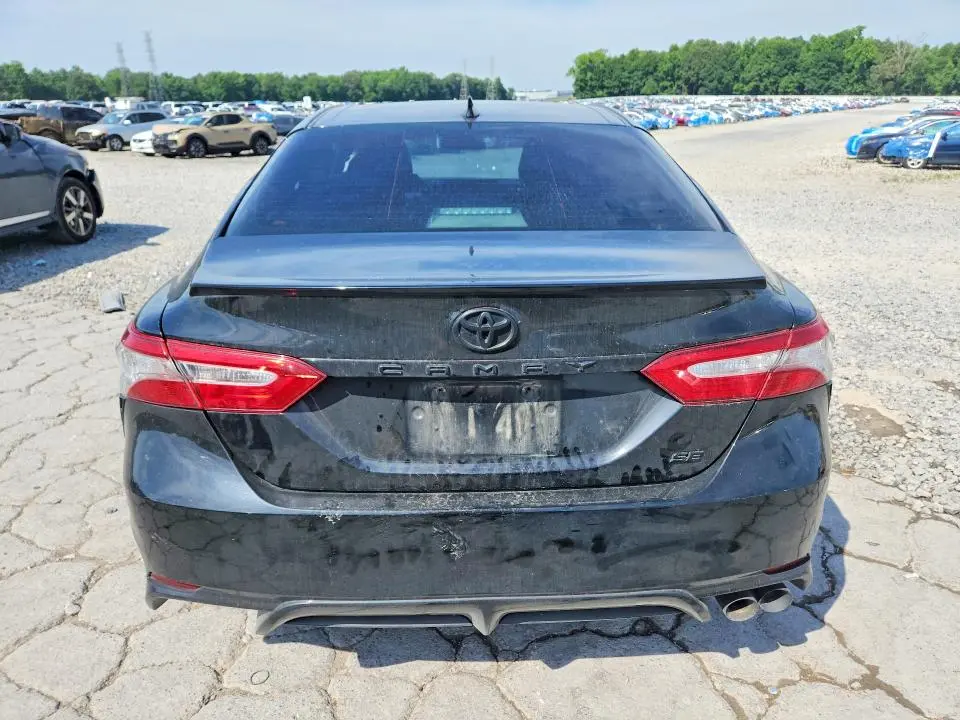 2019 TOYOTA CAMRY SE  