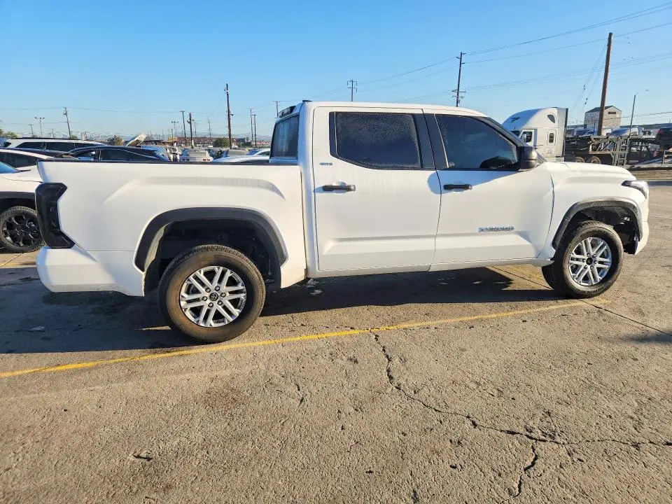 2024 TOYOTA TUNDRA SR5  