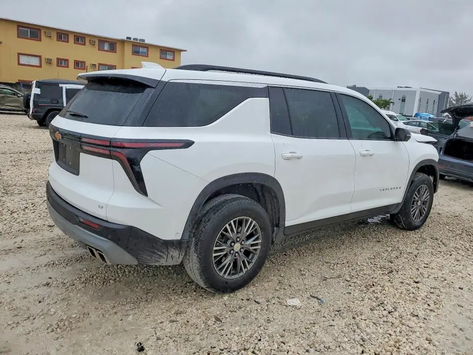 2024 CHEVROLET TRAVERSE LT  