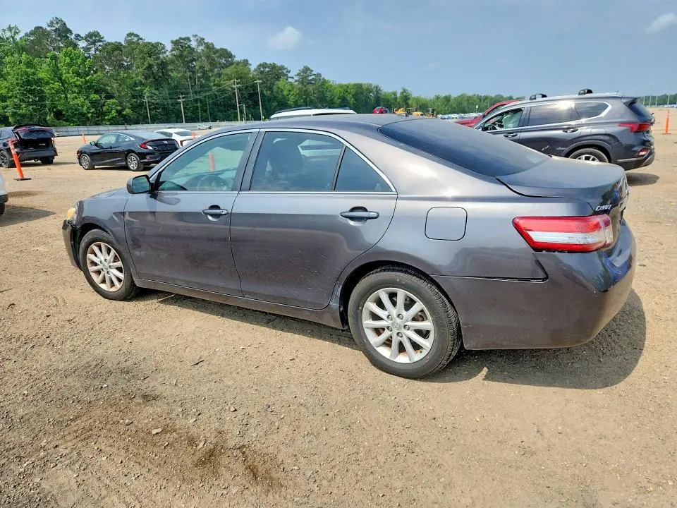 2011 TOYOTA CAMRY XLE  
