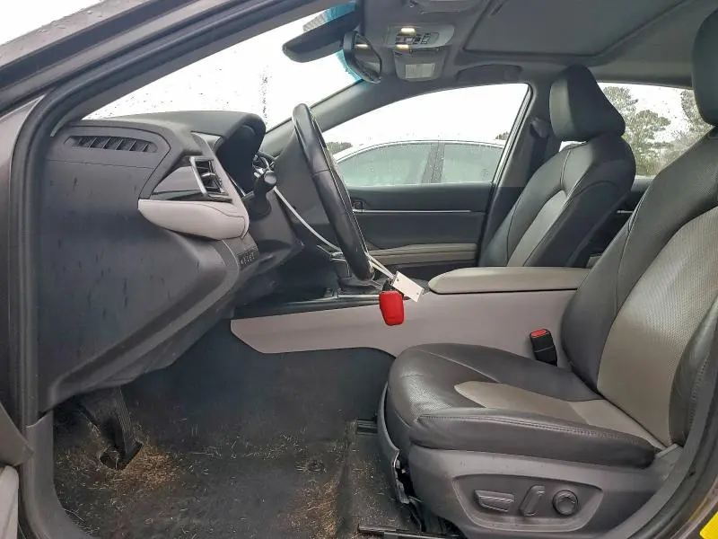 2020 TOYOTA CAMRY XLE  