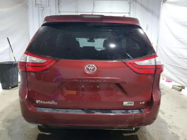 2018 TOYOTA SIENNA LE  