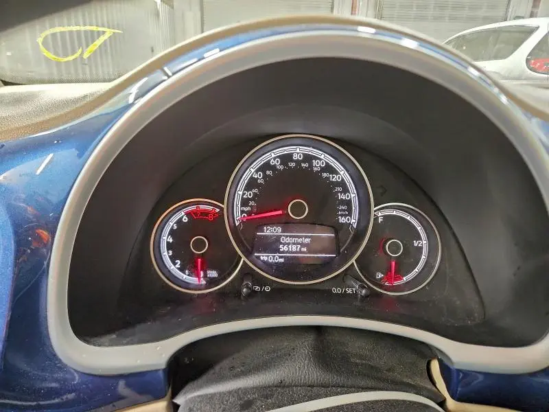 2018 VOLKSWAGEN BEETLE SE  