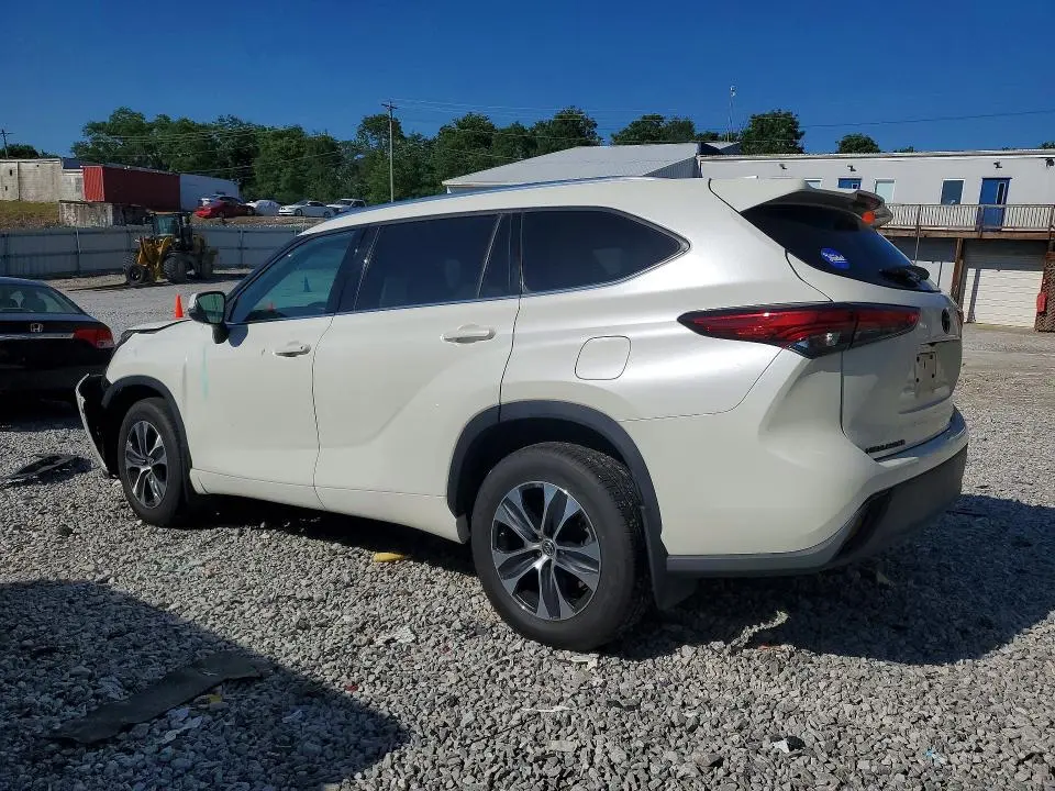 2021 TOYOTA HIGHLANDER XLE  