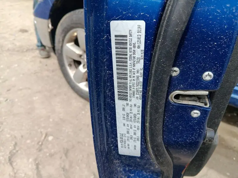 2016 RAM 1500 SLT  