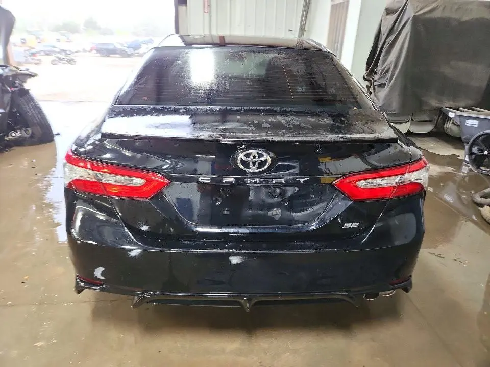 2018 TOYOTA CAMRY SE  