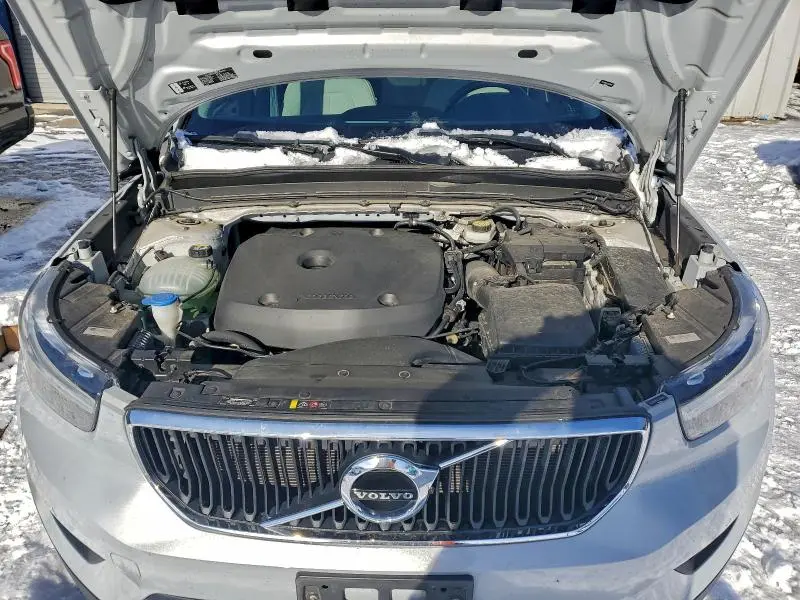 2020 VOLVO XC40 T5 MOMENTUM  