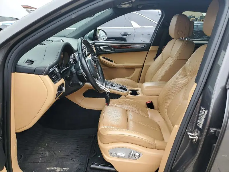 2018 PORSCHE MACAN   