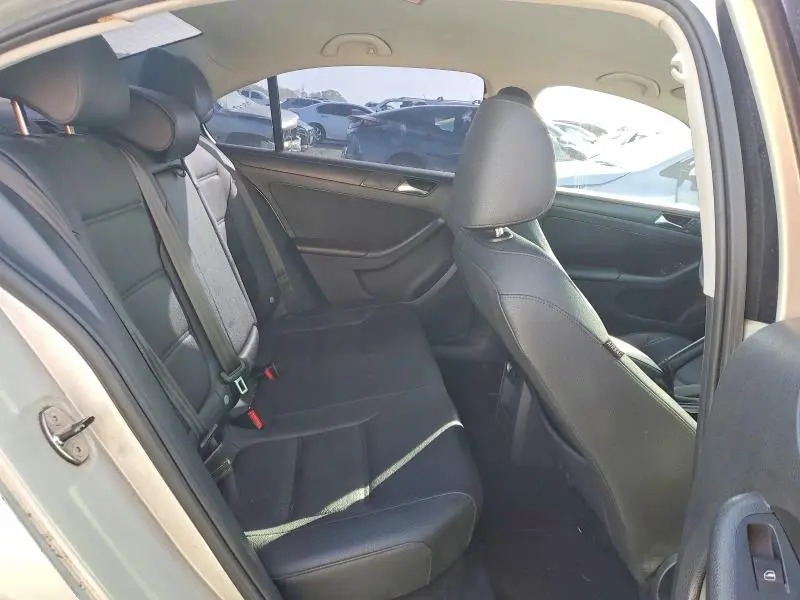 2012 VOLKSWAGEN JETTA SE  