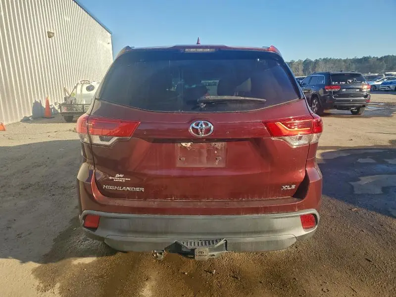 2019 TOYOTA HIGHLANDER SE  