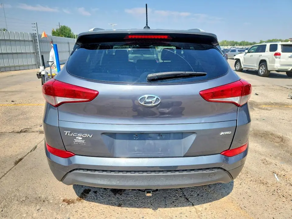 2017 HYUNDAI TUCSON SE  