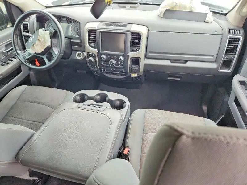2015 RAM 1500 SLT  