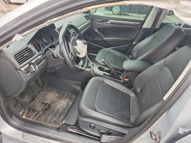 2017 VOLKSWAGEN PASSAT SE  