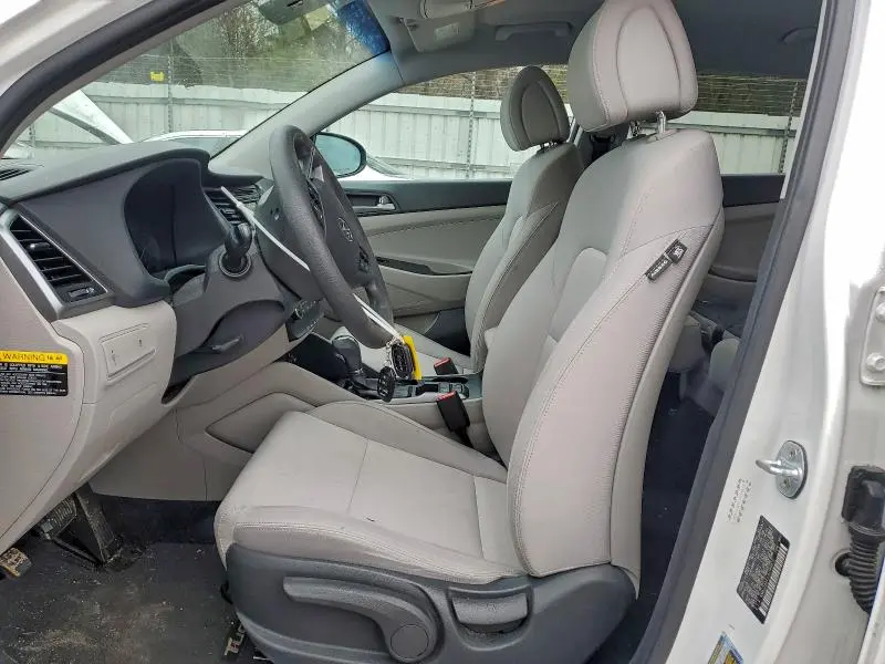 2018 HYUNDAI TUCSON SE  