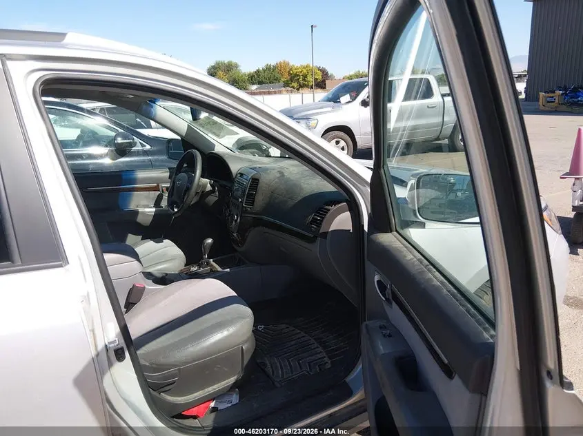 2012 HYUNDAI SANTA FE SE