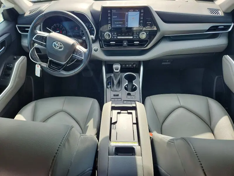 2021 TOYOTA HIGHLANDER XLE  