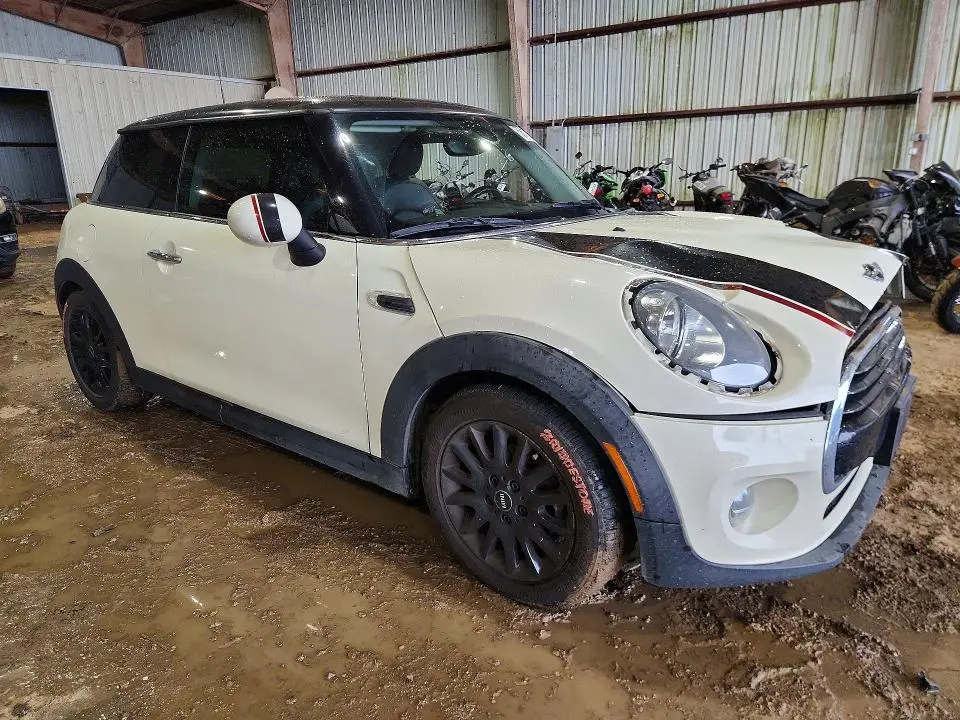 2018 MINI COOPER   