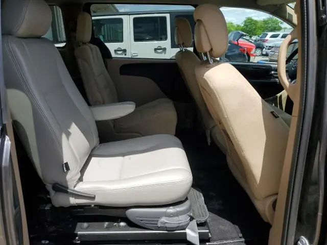 2016 DODGE GRAND CARAVAN SE  