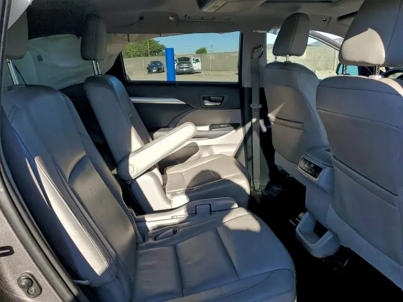 2015 TOYOTA HIGHLANDER XLE  