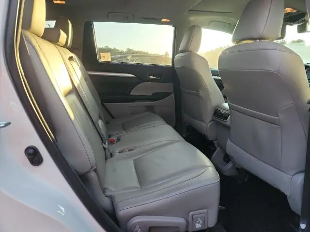 2017 TOYOTA HIGHLANDER SE  