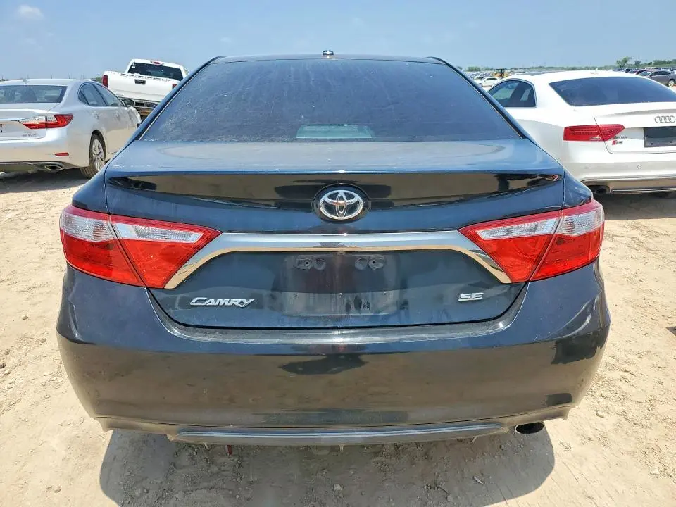 2017 TOYOTA CAMRY SE  