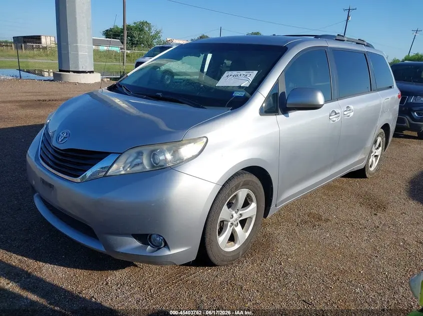 2013 TOYOTA SIENNA LE V6 8 PASSENGER