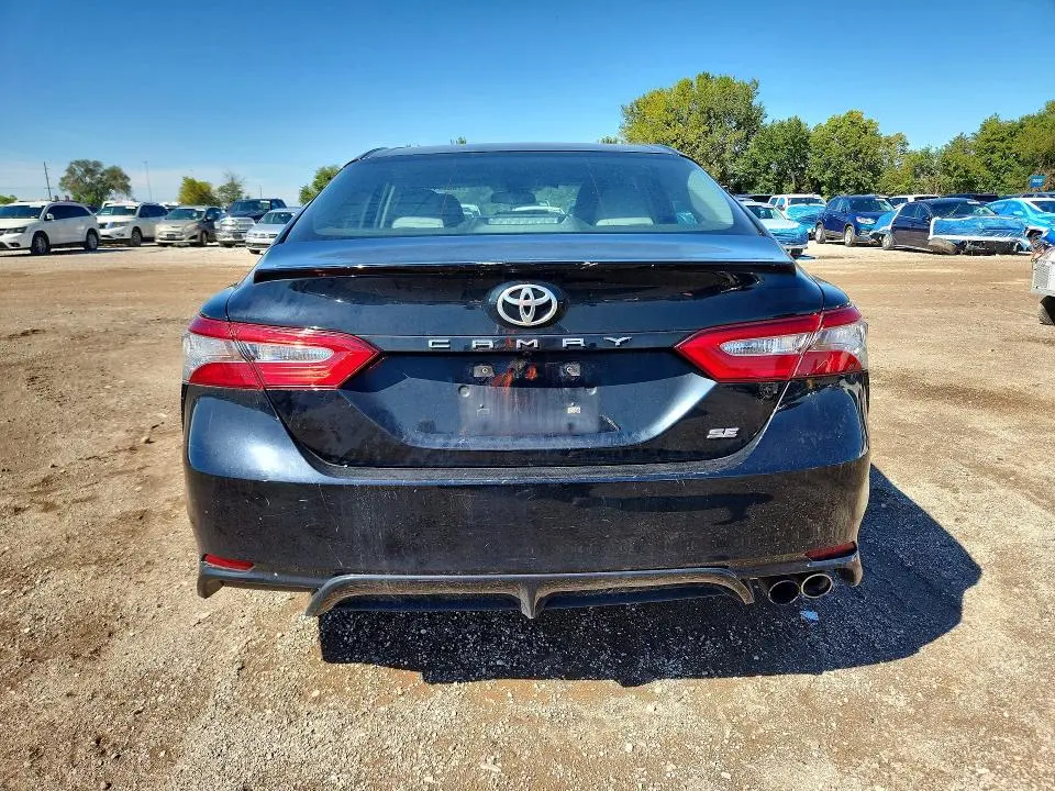 2018 TOYOTA CAMRY SE  