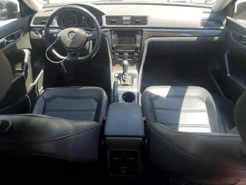 2018 VOLKSWAGEN PASSAT SE  