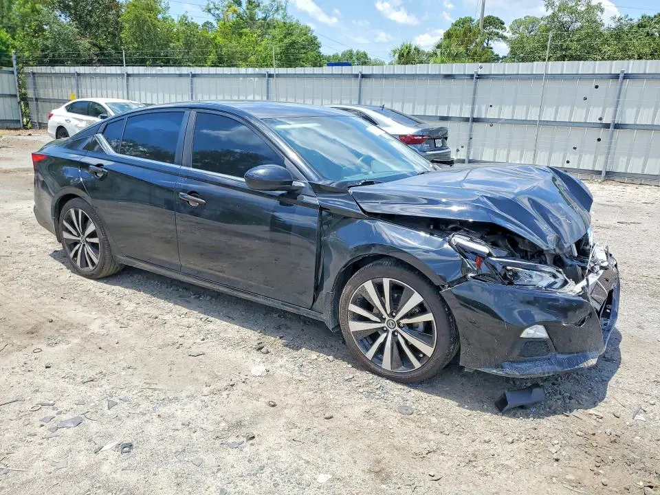 2019 NISSAN ALTIMA SR  