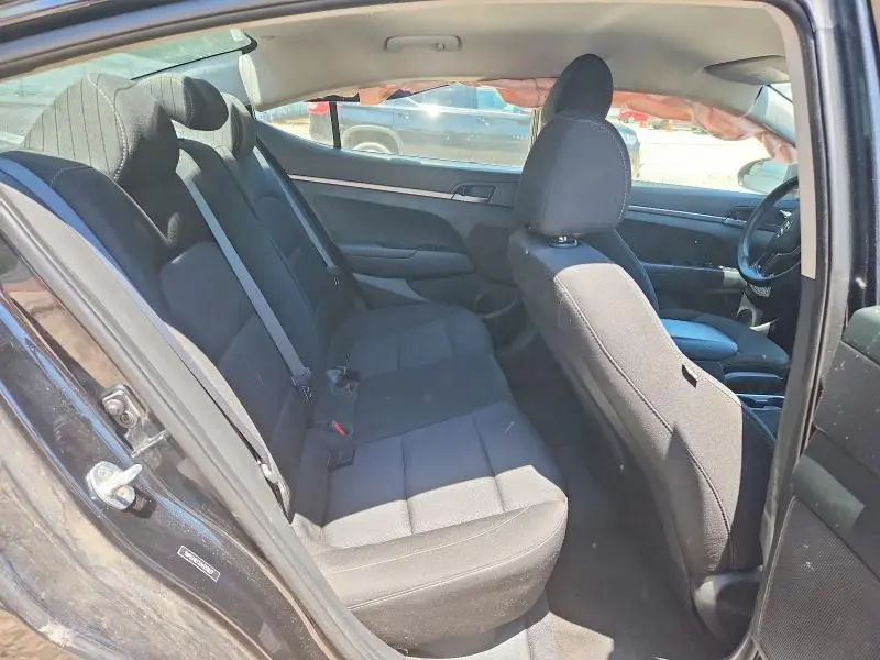 2018 HYUNDAI ELANTRA SE  