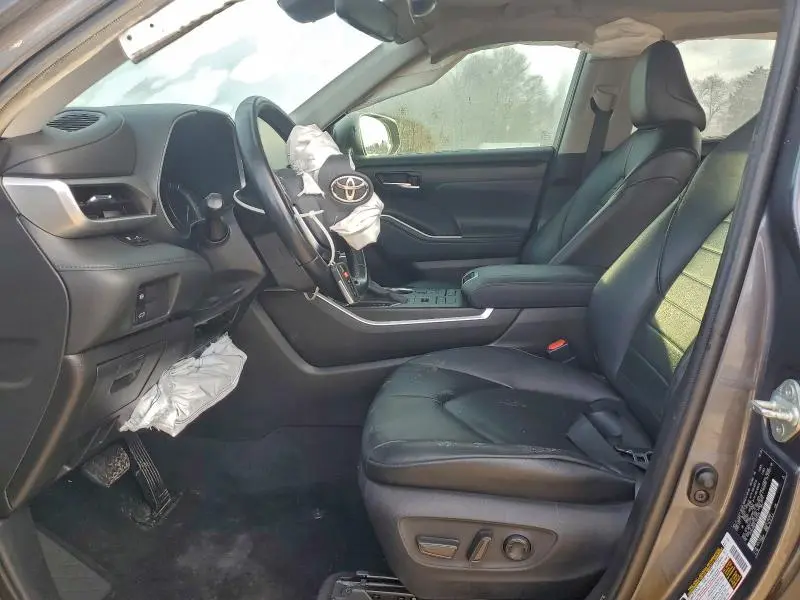 2020 TOYOTA HIGHLANDER XLE  