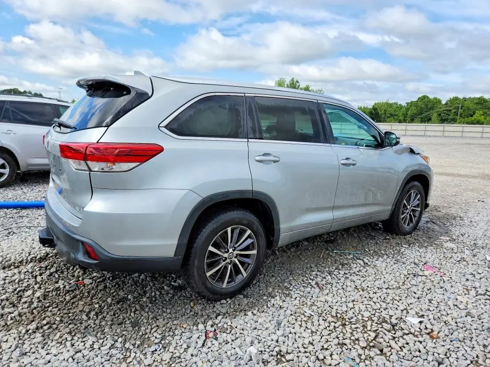 2017 TOYOTA HIGHLANDER XLE  