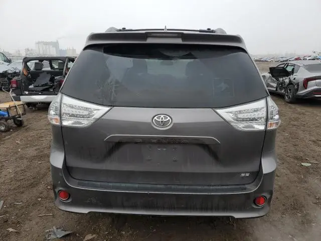 2019 TOYOTA SIENNA SE  