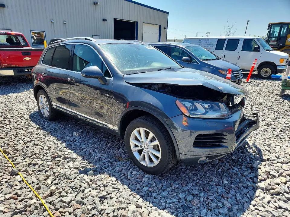 2013 VOLKSWAGEN TOUAREG V6  