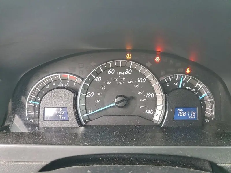 2014 TOYOTA CAMRY SE  